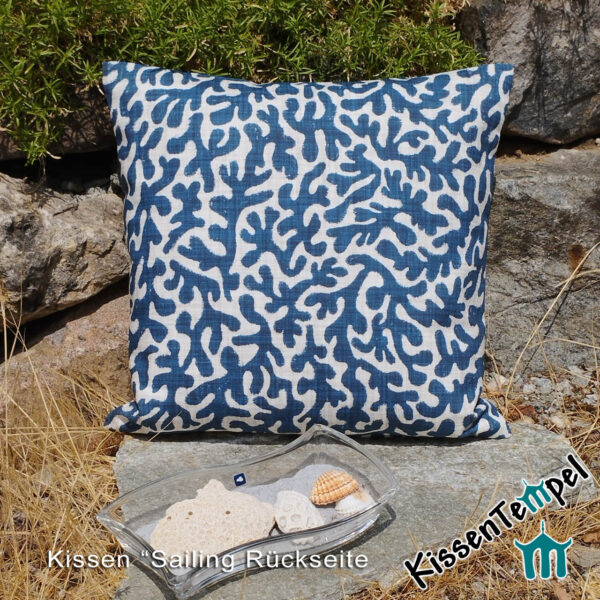 Maritimer KissenBezug "Sailing" 40x40 cm mit blauem Segelschiff, opt. mit Kordel und Knoten – Bild 3