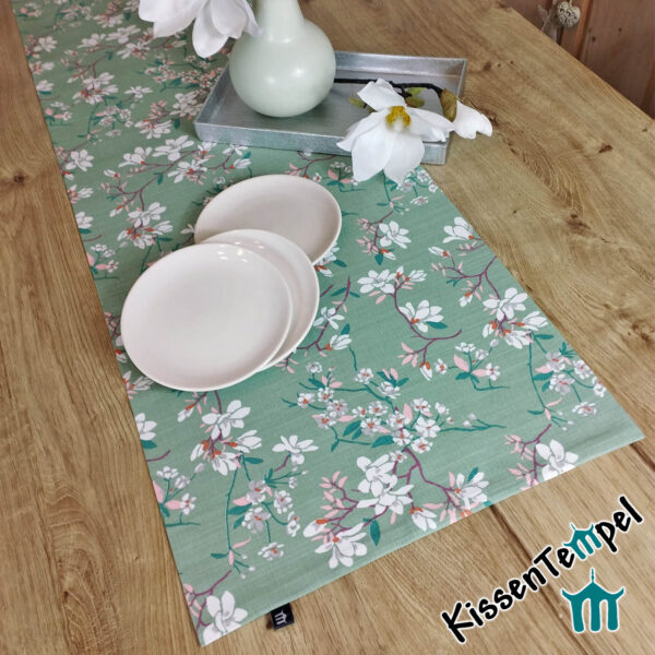 Frühlings-TischLäufer / Mitteldecke "Hanami" doppellagig ! japanischer Stil, Kirschblüten auf mintgrünem Hintergrund