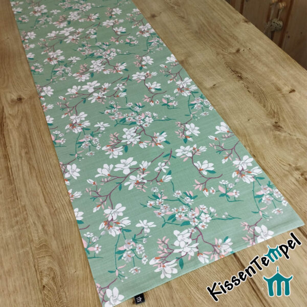 Frühlings-TischLäufer / Mitteldecke "Hanami" doppellagig ! japanischer Stil, Kirschblüten auf mintgrünem Hintergrund
