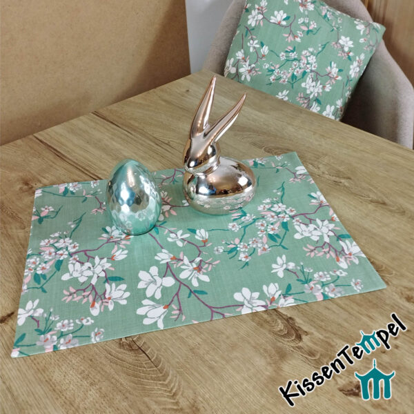 Frühlings-Tischdeckchen "Hanami" doppellagig ! japanischer Stil, Kirschblüten auf mintgrünem Hintergrund